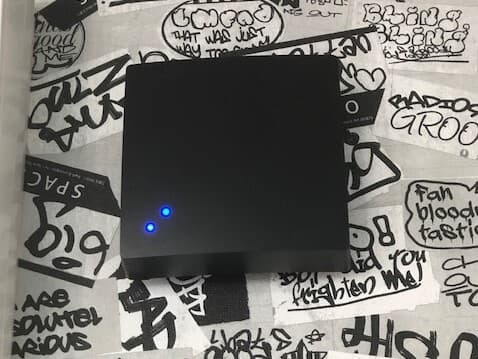 設備_Wi-Fiルーター。Wi-Fiの設置もされているため、ビル内ならどこでもネット利用が可能です。