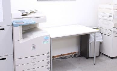 設備_コピー機・FAX・シュレッダーなどがオフィスに設備されているのでご入居の際にこ購入する必要がありません