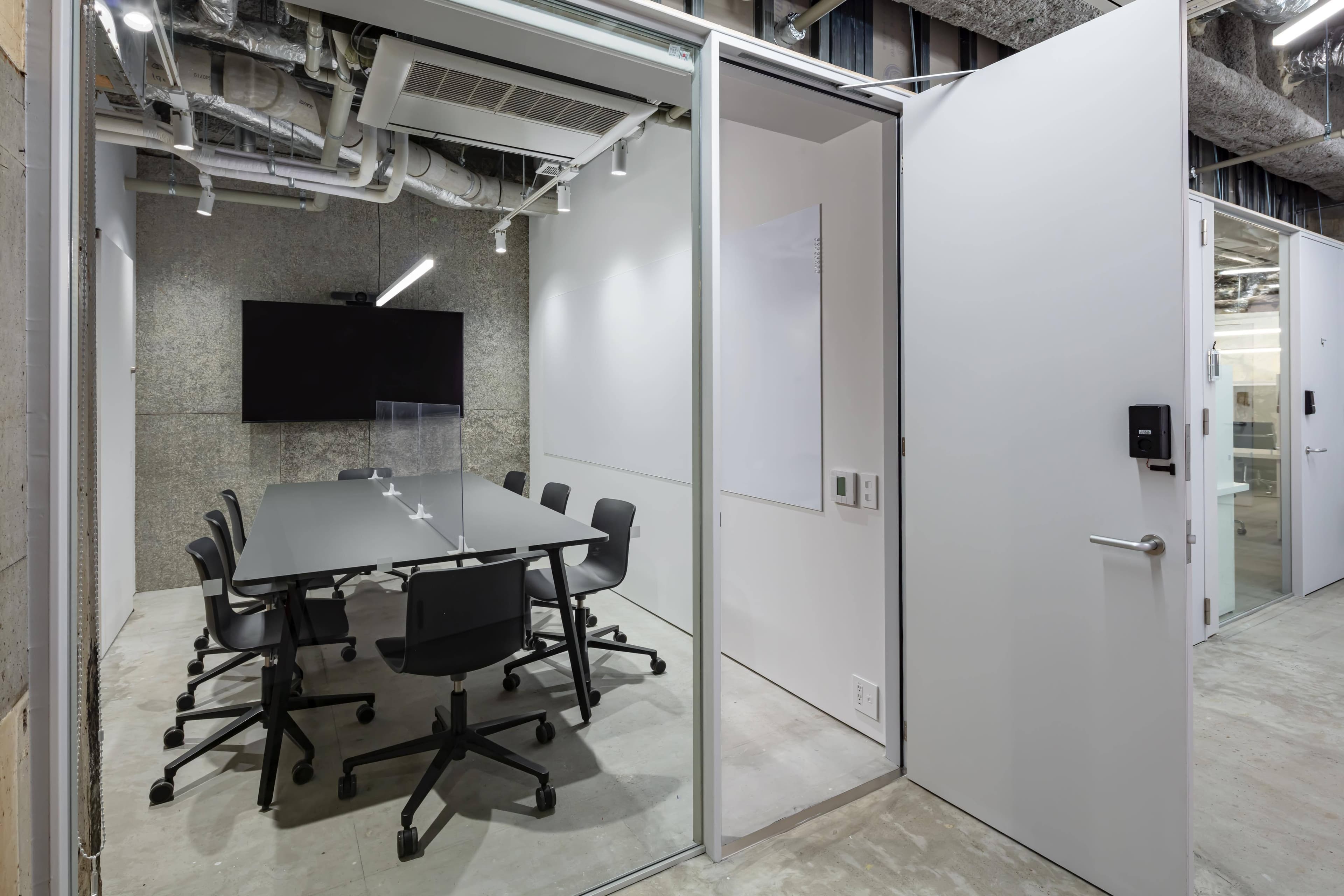 025_会議室8人用内