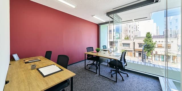 専有部_個室。1名から大人数まで様々なオフィスバリエーションが用意されています。※画像はイメージです。©Regus