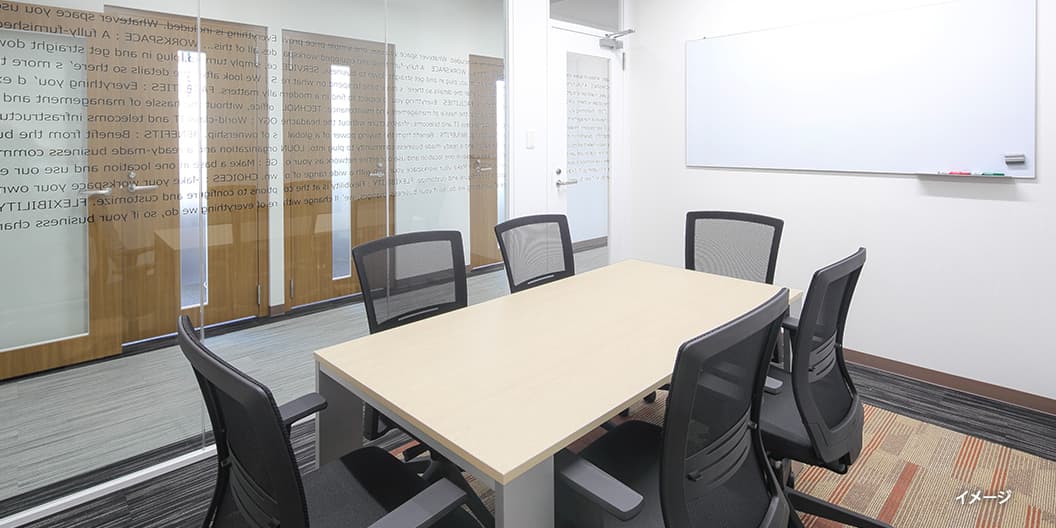 共有部_会議室。1時間単位で利用可能です。※画像はイメージです。©Regus