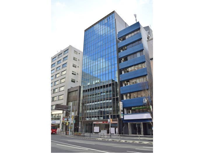 外観_オフィスは博多駅から徒歩6分の好立地に位置しています。