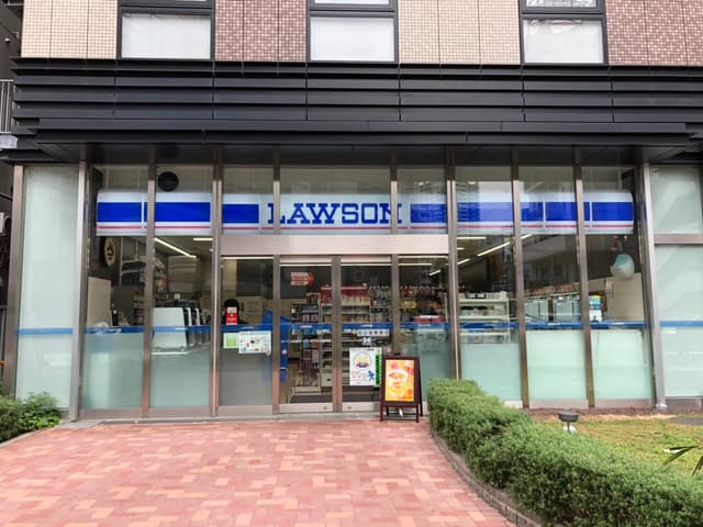 周辺のコンビニ_徒歩1分の所にローソン三井ガーデンホテル五反田店
