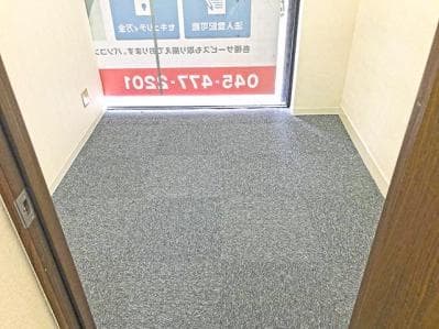 個室_各個室にはコンセント、有線LANがついています。©️kasegroup