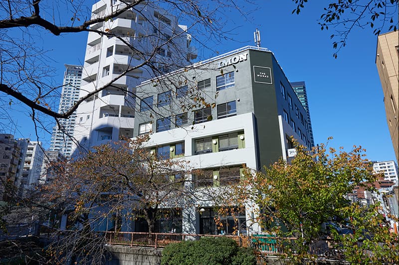 THE_WORKS_exterior引き_昼_横