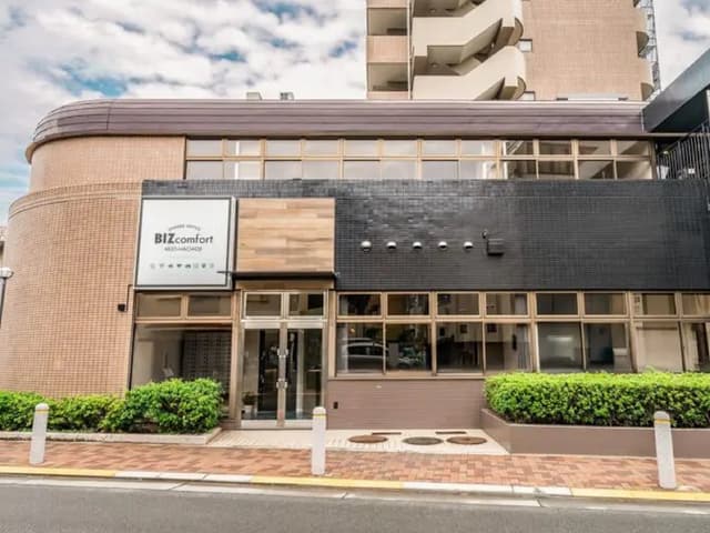 外観_オフィスが入るビル、コスモリード八王子(旧:ガーデンコート西野) は京王八王子駅から徒歩6分です。©BIZcomfort