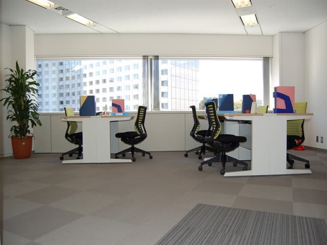 個室_採光も十分に取り入れ、明るく快適な環境を提供しています。