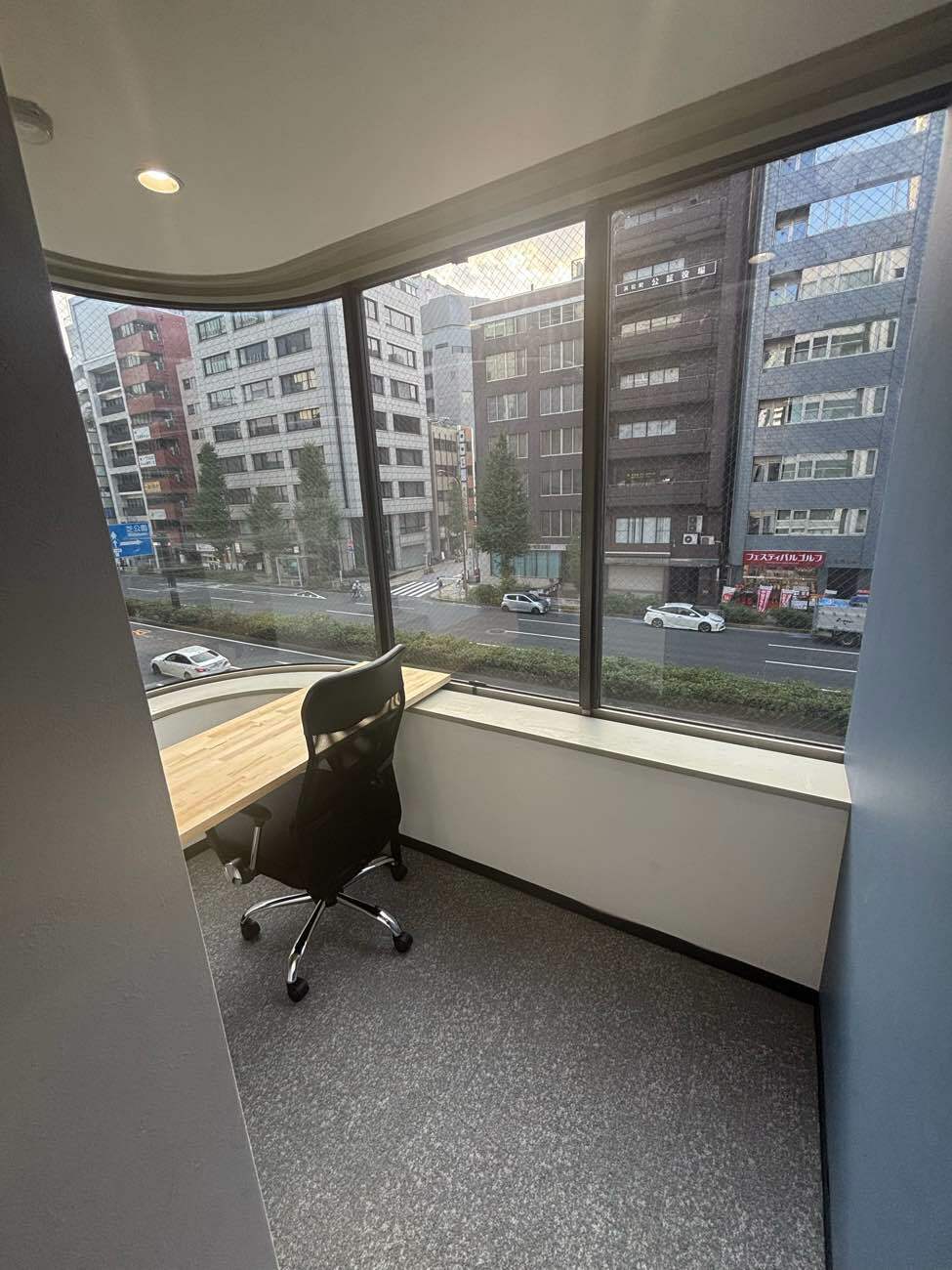 専有部_個室。自然光が入る窓ありのお部屋もあります。