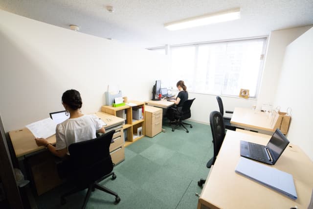 個室_4名〜6名用。ゆったり利用するなら4名での利用がおすすめです