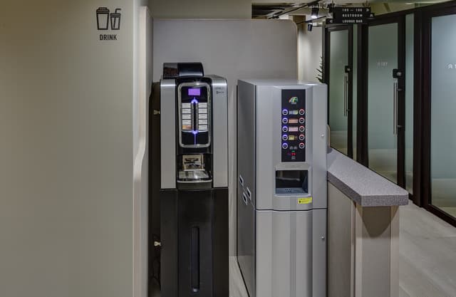 複数種のフリードリンクマシン 挽きたてのコーヒーも