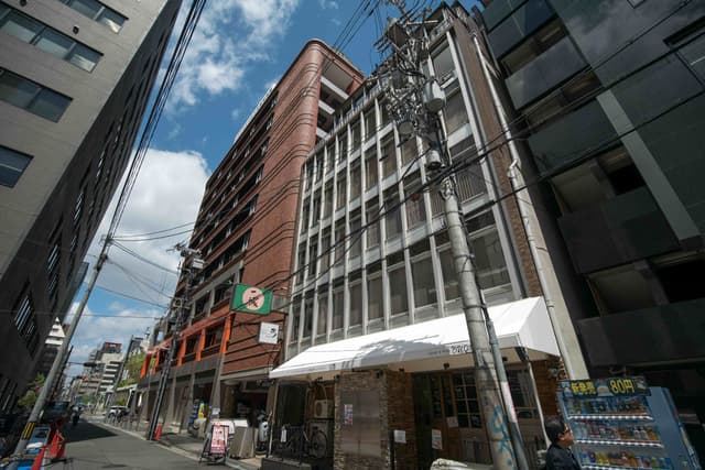 外観_ノスタルジックな外観がオシャレなオフィスビルです
