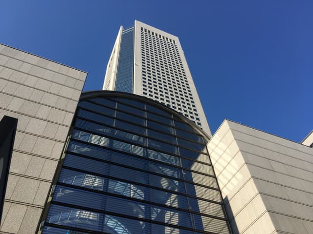 近隣の商業施設_東京オペラシティ(徒歩6分)