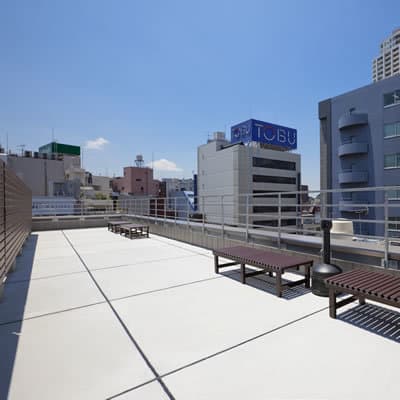共有部_屋上。ランチを食べたり、喫煙をすることができます。