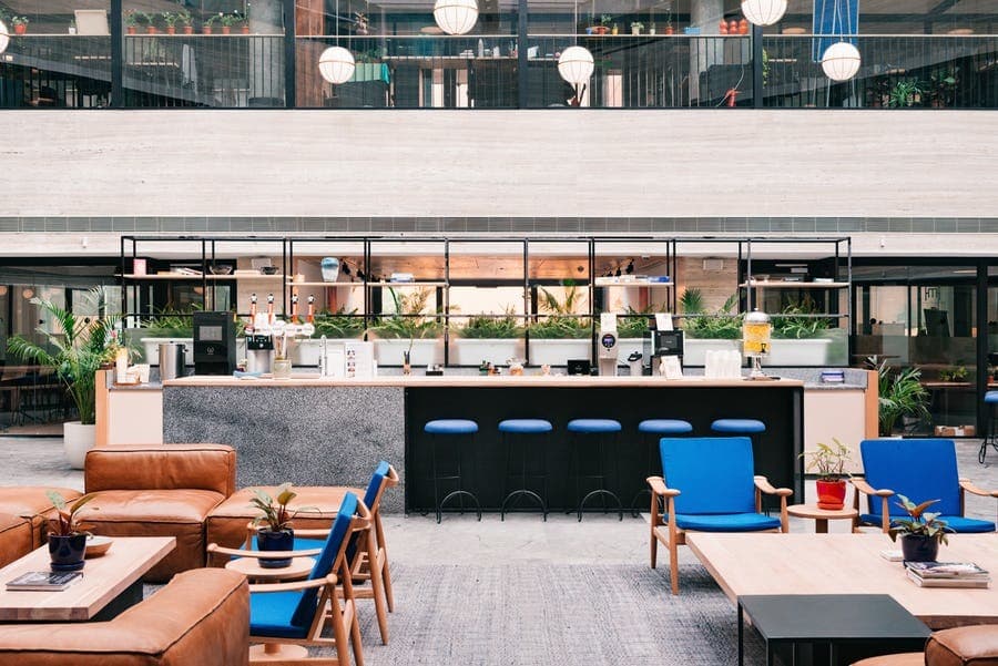 共有部_ラウンジ。作業はもちろん休憩スペースとしても過ごすことができます。©WeWork※画像はイメージです。