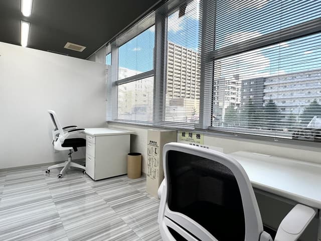 個室C_大きな窓から景色を一望できます