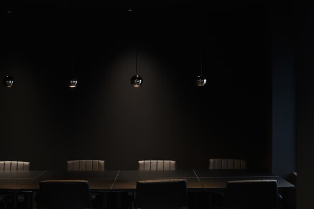 専用エリア_落ち着いた照明で作業に集中できそうです