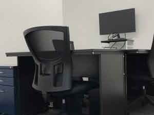 個室_少人数での利用に優れており、集中できる環境を提供しています。