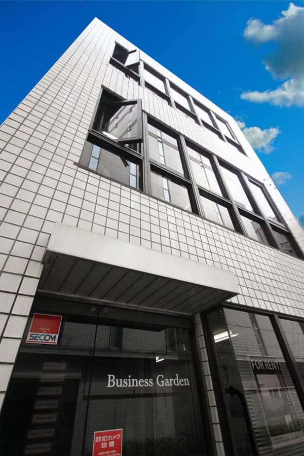 外観_通りから少し入った閑静なエリアにある建物です