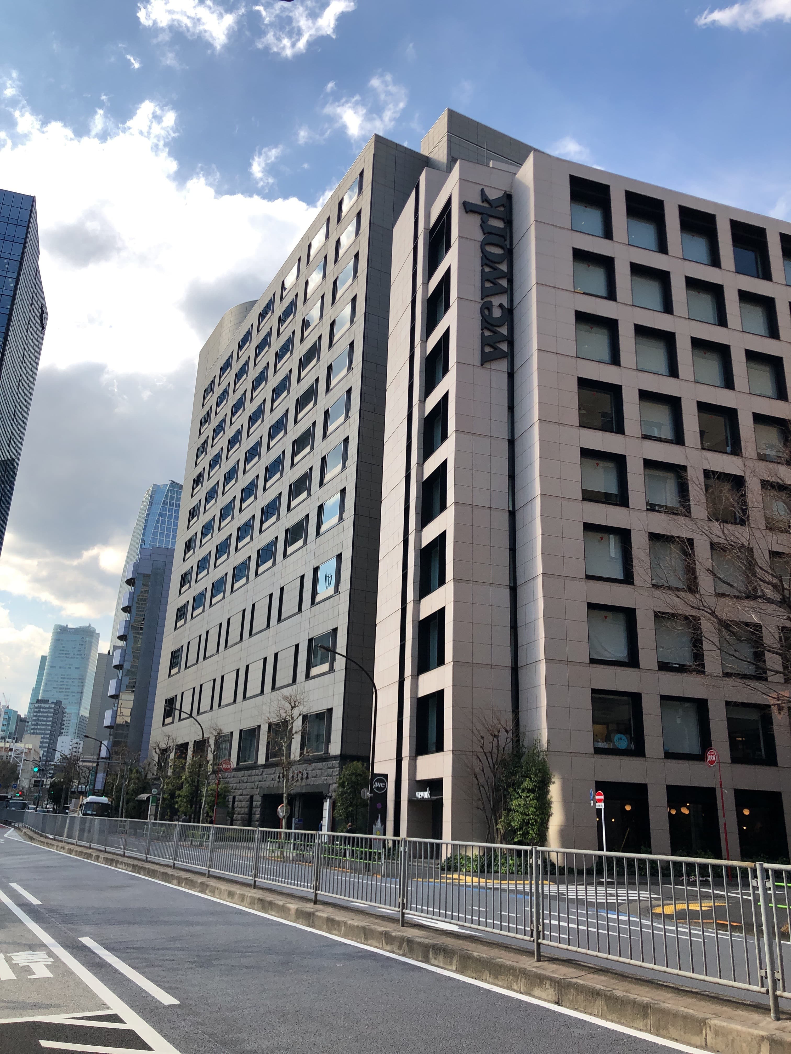 外観_1997年竣工のビルを改装しています