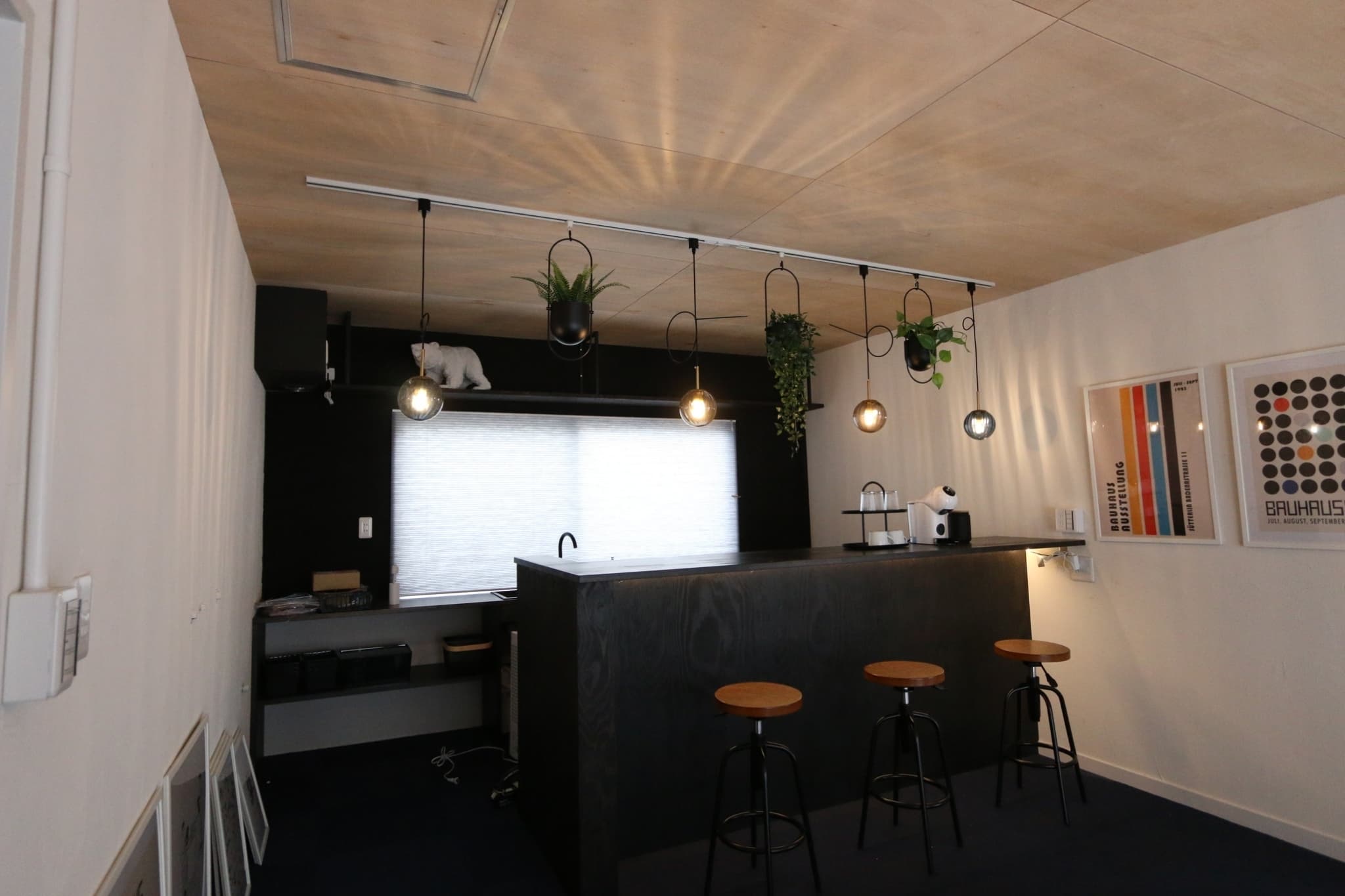 共有部_キッチン。フリードリンク、フリーお菓子が充実しています。