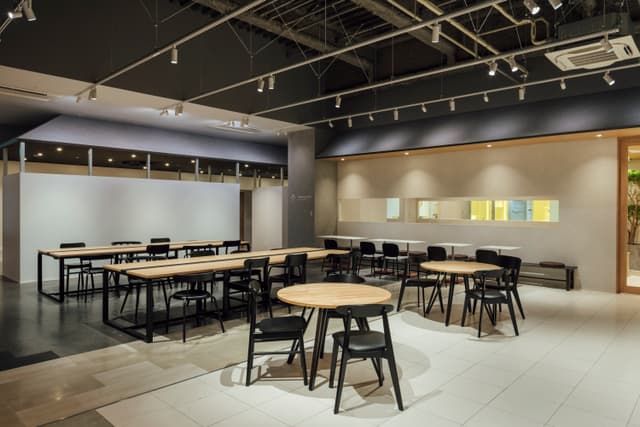 コワーキングスペースtovio_様々なタイプの席をご用意しております。