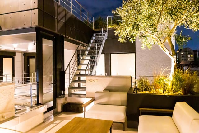 共用部_4Fテラス。ここから屋上に向かう事が出来ます。