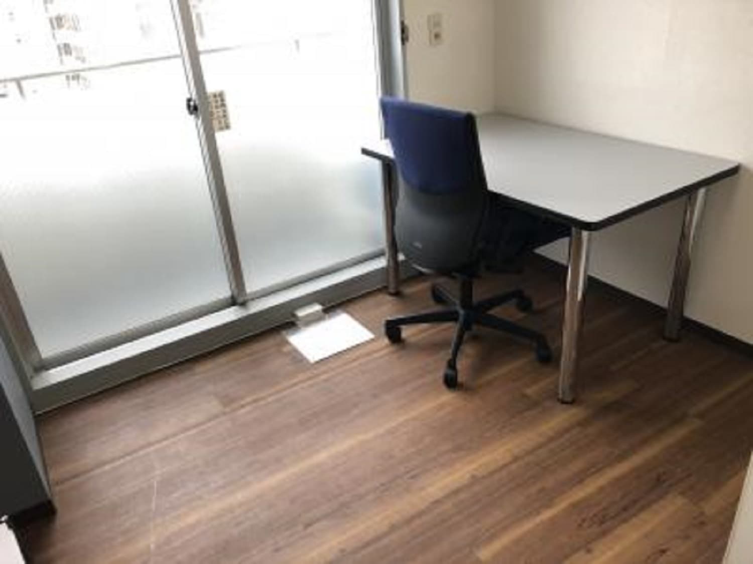 個室_電源、ネットワーク設備が利用可能です。©kasegroup