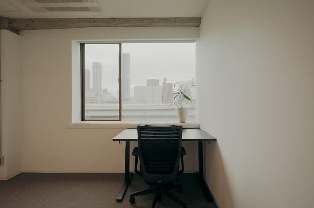 専有部_個室。家具付き、Wi-Fi完備ですぐビジネスをスタートできます。