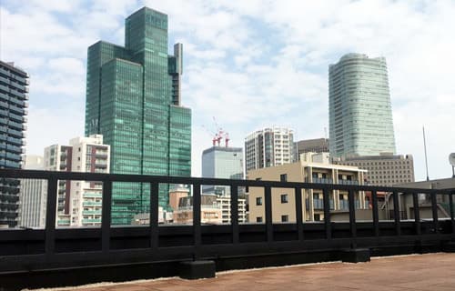 屋上_開放的な屋上からは六本木の街を一眸できます!