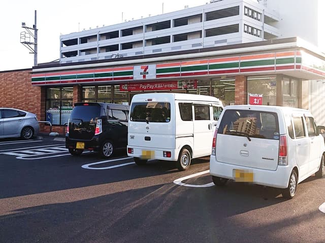 近隣のコンビニ_セブンイレブン 卸町1丁目店 (徒歩5分)