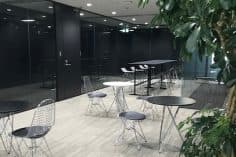 共有部_いつでも無料でお使いいただけるラウンジスペースです。高級感もあり、リラックスできる空間です。