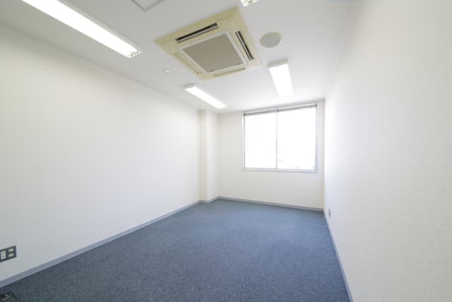 個室_無料WI-FI、個別空調付き、デジタルロック付きの完全個室です。