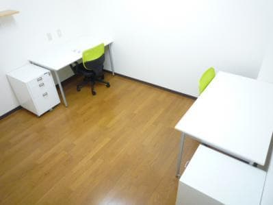 個室_2名様用個室です。家具付きなので初期費用を抑えることができます。