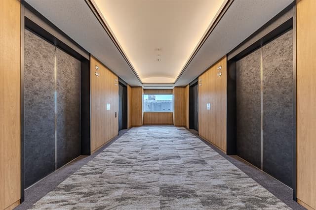 外観_エレベーターホール。4基のエレベーターで、快適かつスムーズにご移動いただけます。