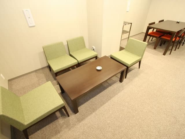 共用部_会議室です。ちょっとした打ち合わせやご来客の際にはお気軽にご利用ください。