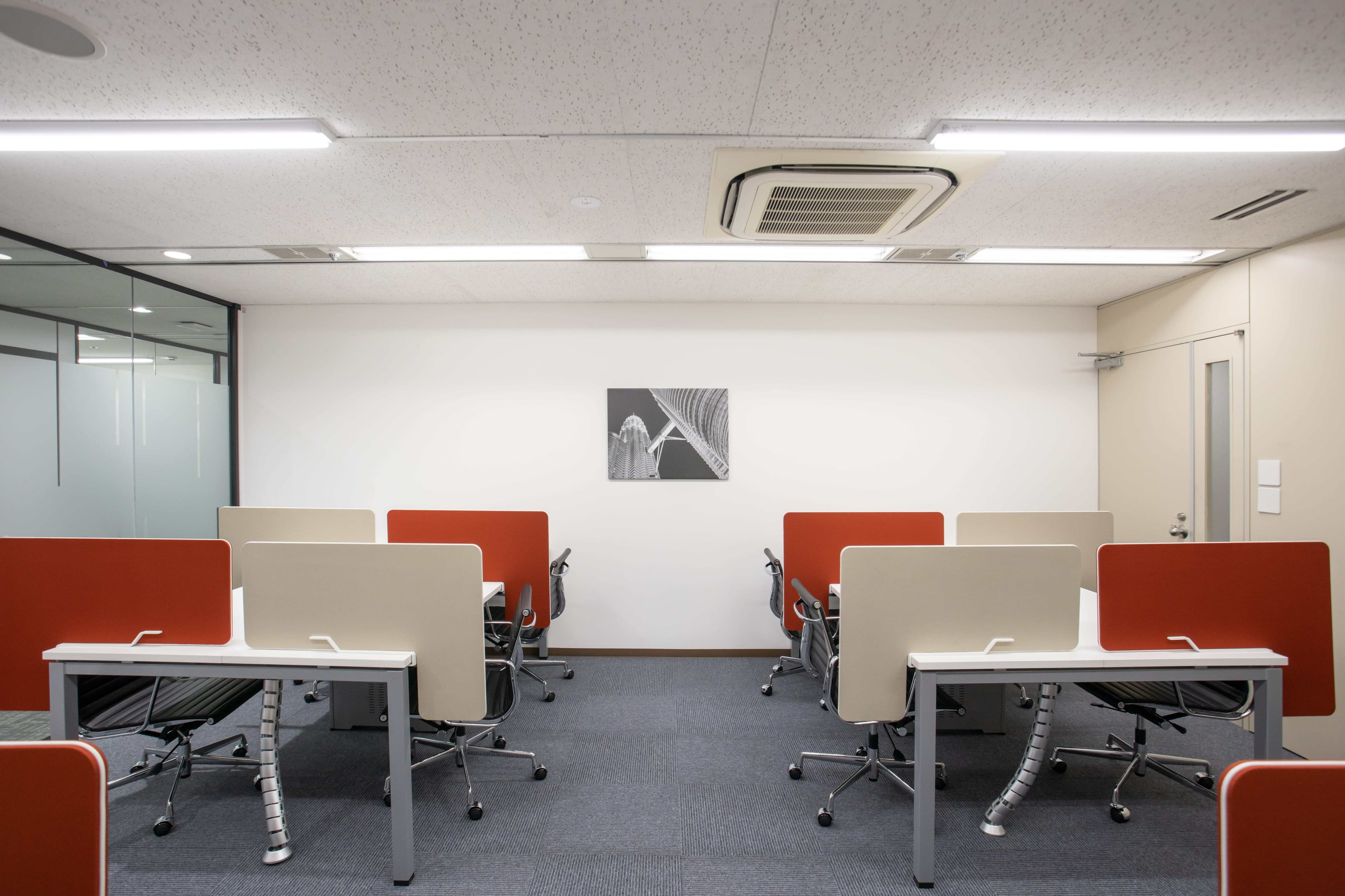 RegusAkita_Coworking_area_Withoutpeople2-11-min