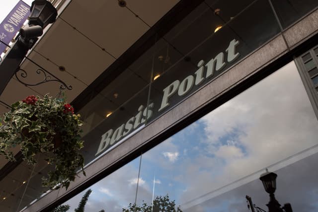 外観_オフィスは新橋駅から徒歩1分の好立地です。©️Basis Point