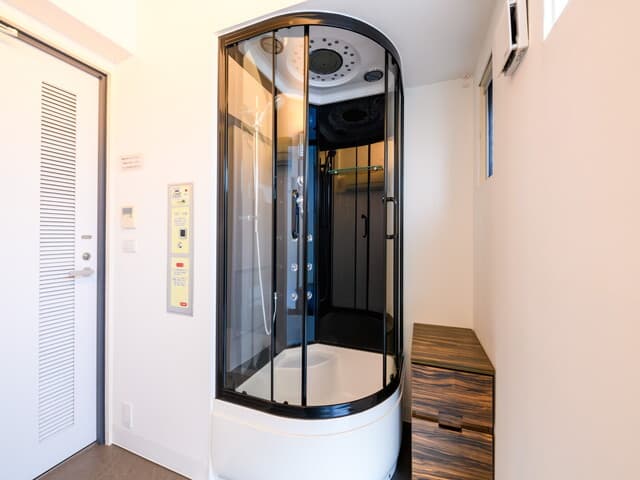 共用部_シャワールーム。6階のシャワールームが有料で利用できます。