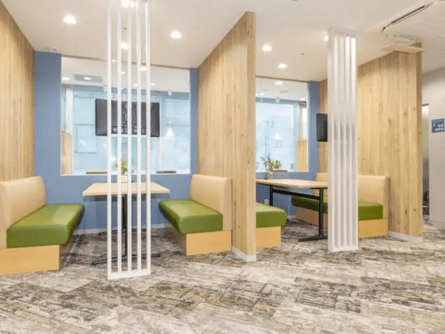 共用部_応接ブース。予約不要で利用可能です。©bizcomfort