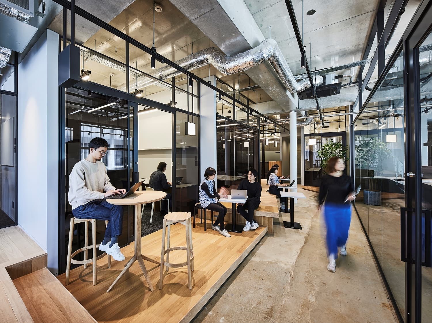 1Fフリーアドレスエリア。個室ご契約者も自由にご利用いただけます。