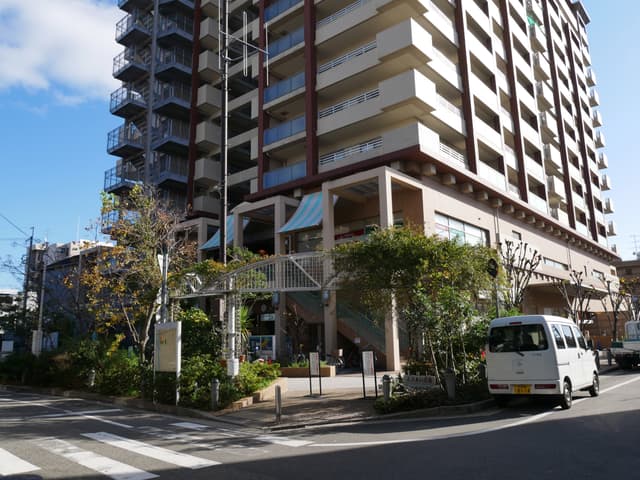 外観_オフィスは駅前のマンションの中にあります。