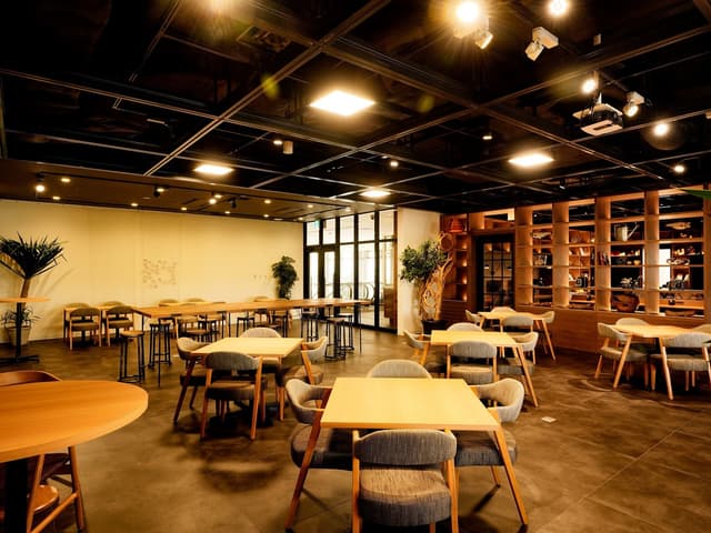 共用部_ラウンジ。ちょっとした打ち合わせの際にもご利用可能です。