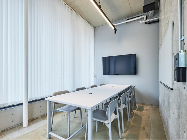 共用部_会議室。有料(1,100円/時間)での利用が可能です。