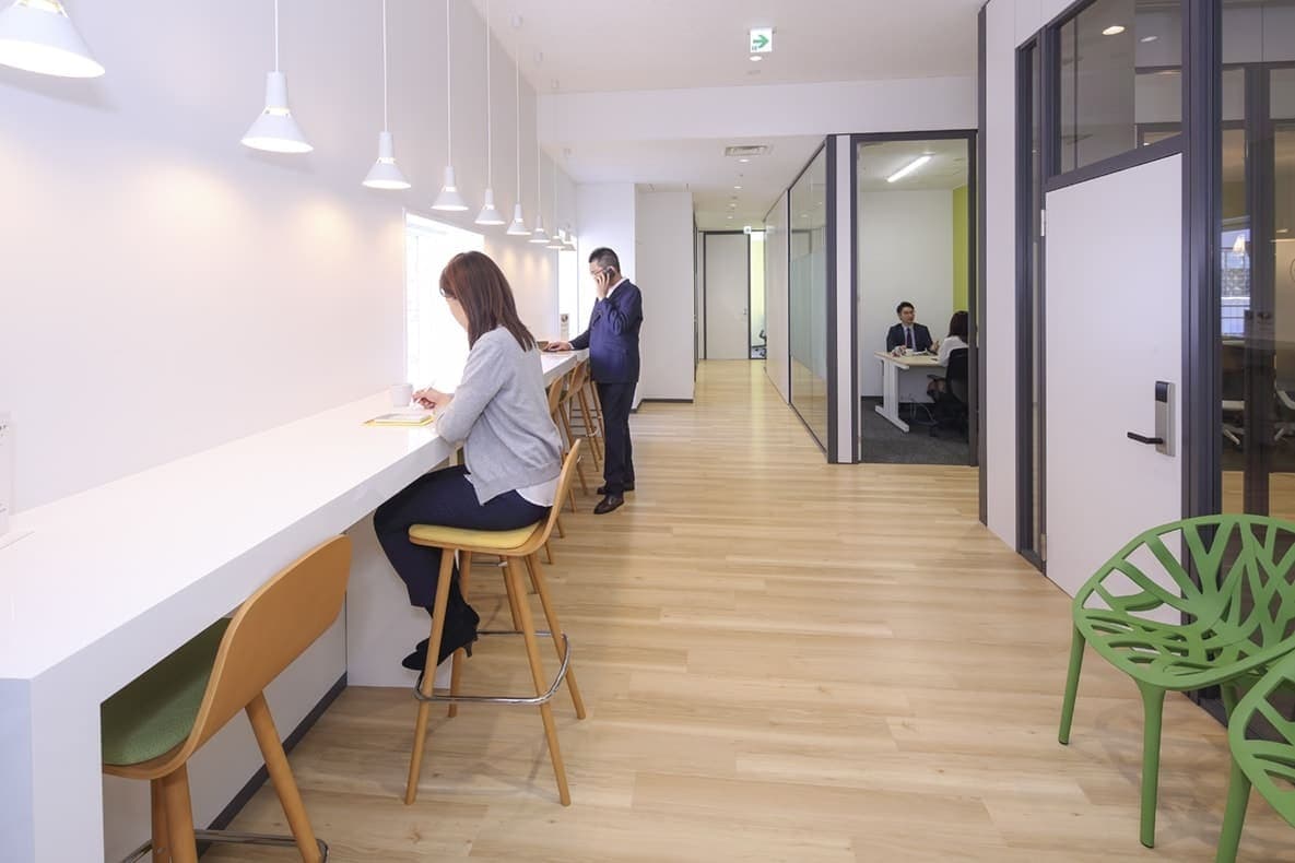 Regus_Kurax_sendai_Sendai_Japan_Coworkin_people5-min