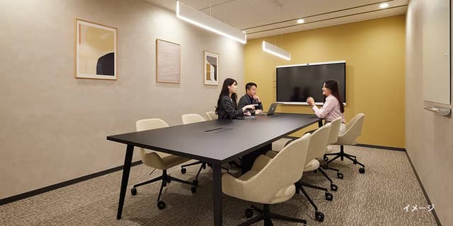 共有部_会議室。会議、面接、取材など様々なシーンで活用できます。※画像はイメージです。©Regus