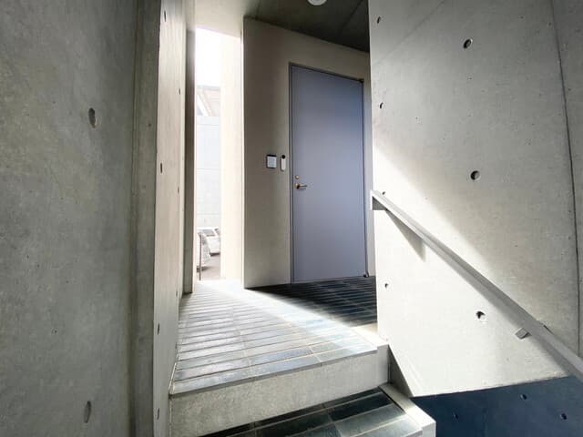 外観_エントランス。東中野駅から徒歩約6分の好立地物件です。