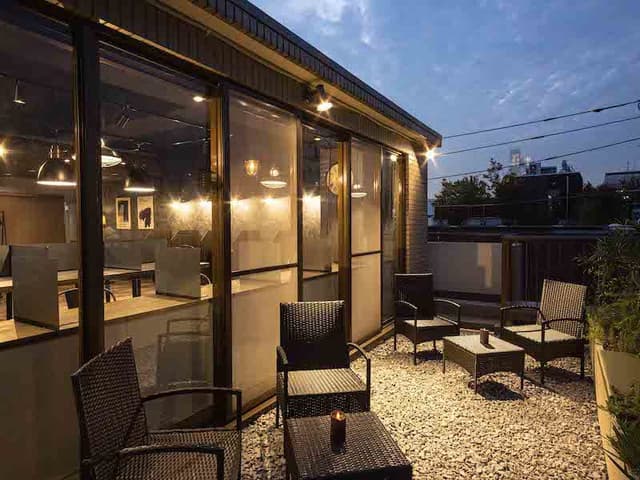 共用部_BALCONY。晴れた日には外で作業をすることで気分転換も可能です。