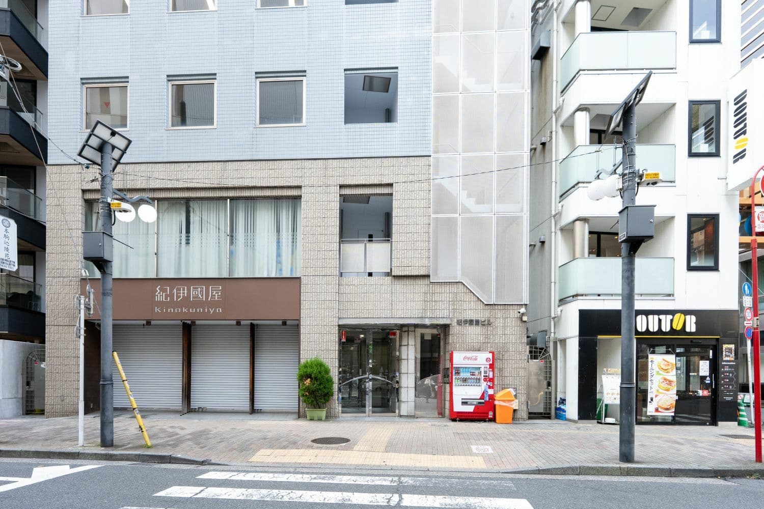 外観_恵比寿駅から徒歩1分に位置しています。