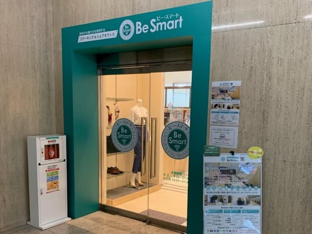 外観_エントランス。オフィスは水道橋駅から徒歩2分に立地しています。