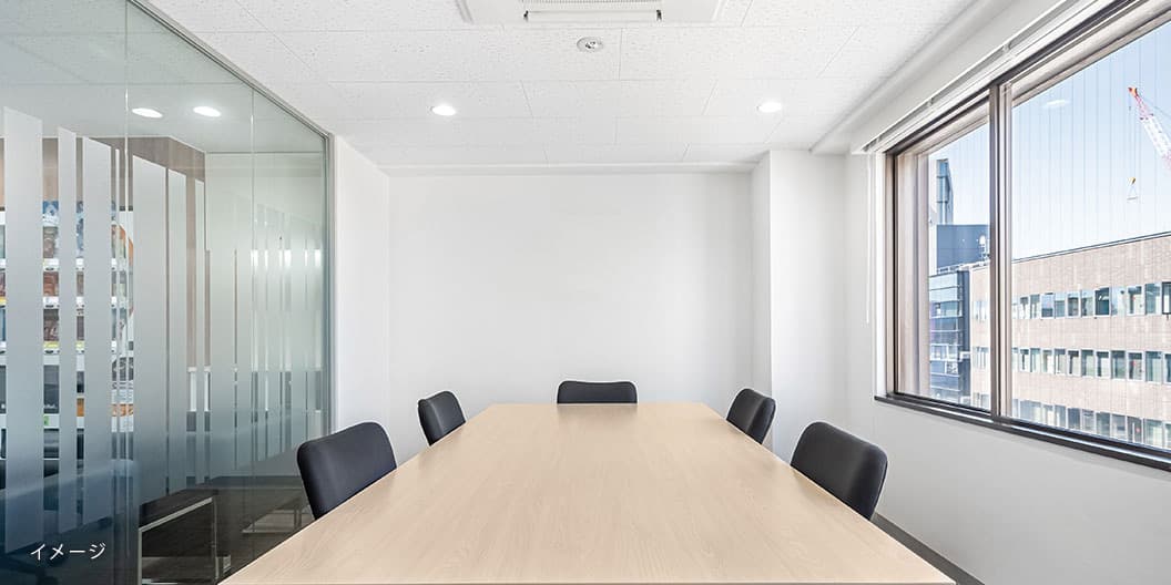 共有部_会議室。会議、面接、取材、セミナーなど様々なシーンで活用できます。※画像はイメージです。©Regus